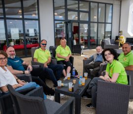 Membres du club Tir A.L.S. Clichy réunis en terrasse lors du Championnat de France 300m au CNTS.